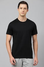 Men Black Solid Crew Neck T-Shirts